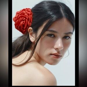 Zara flower fabric  3D hair clip, red